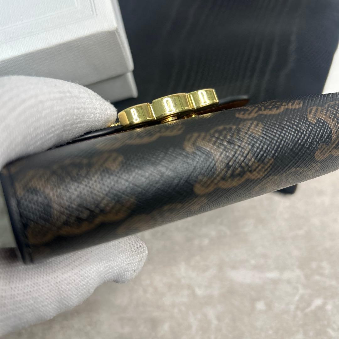 極美品✨CELINEトリオンフ 三つ折り財布 ゴールド金具 箱、保存袋付