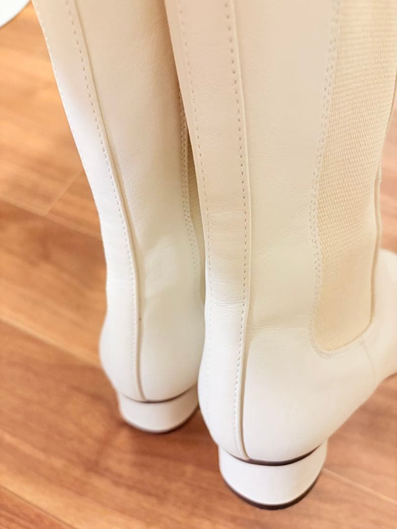 DIANA WELL FIT サイドゴア チャンキーヒール ブーツ アイボリー