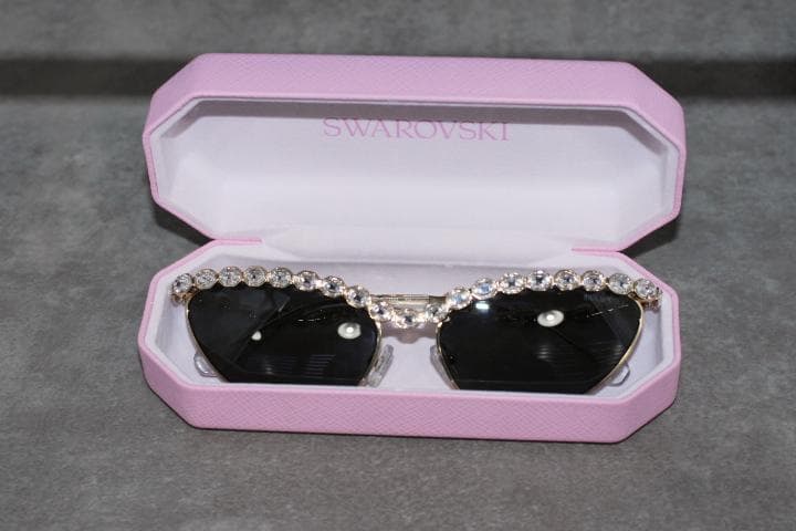 アリアナグランデ着用 SWAROVSKI スワロフスキー キャッツアイサングラス
