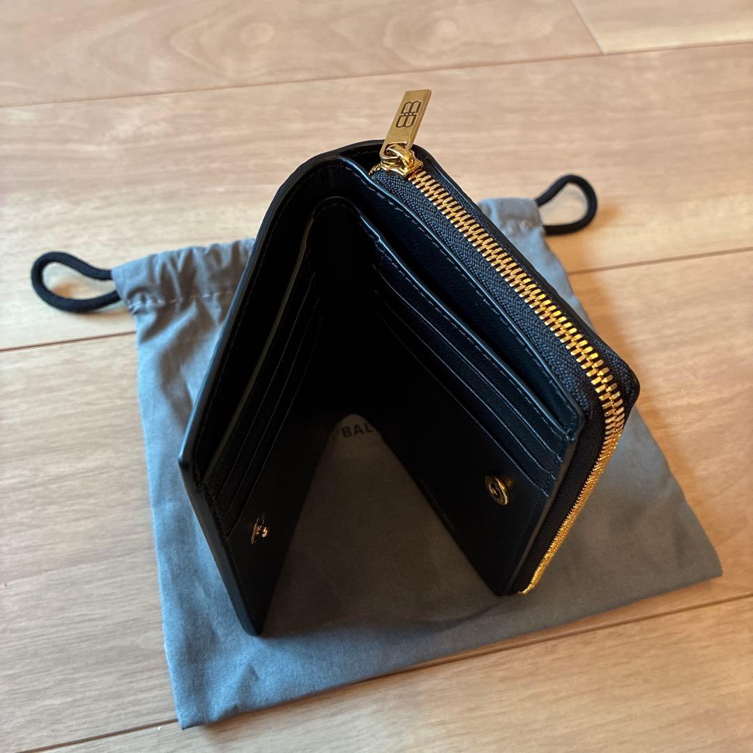 【新品未使用】BALENCIAGA エンボス　モノグラムロゴ　折り財布