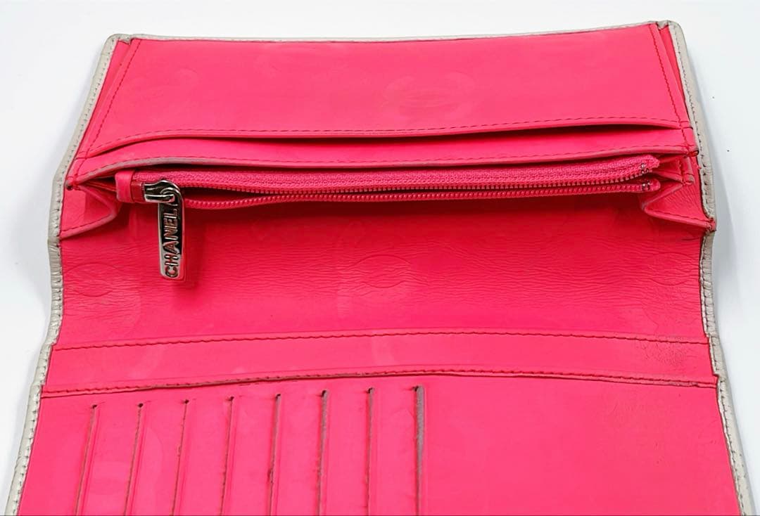CHANEL シャネル 白 二つ折り 長財布 シールあり カード8枚収納