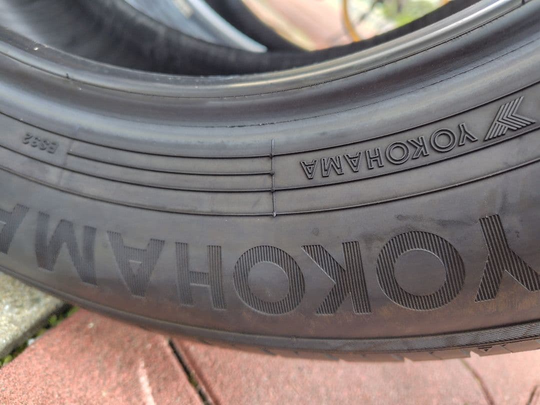ヨコハマブルーアースES32 215/60R16 2024年製