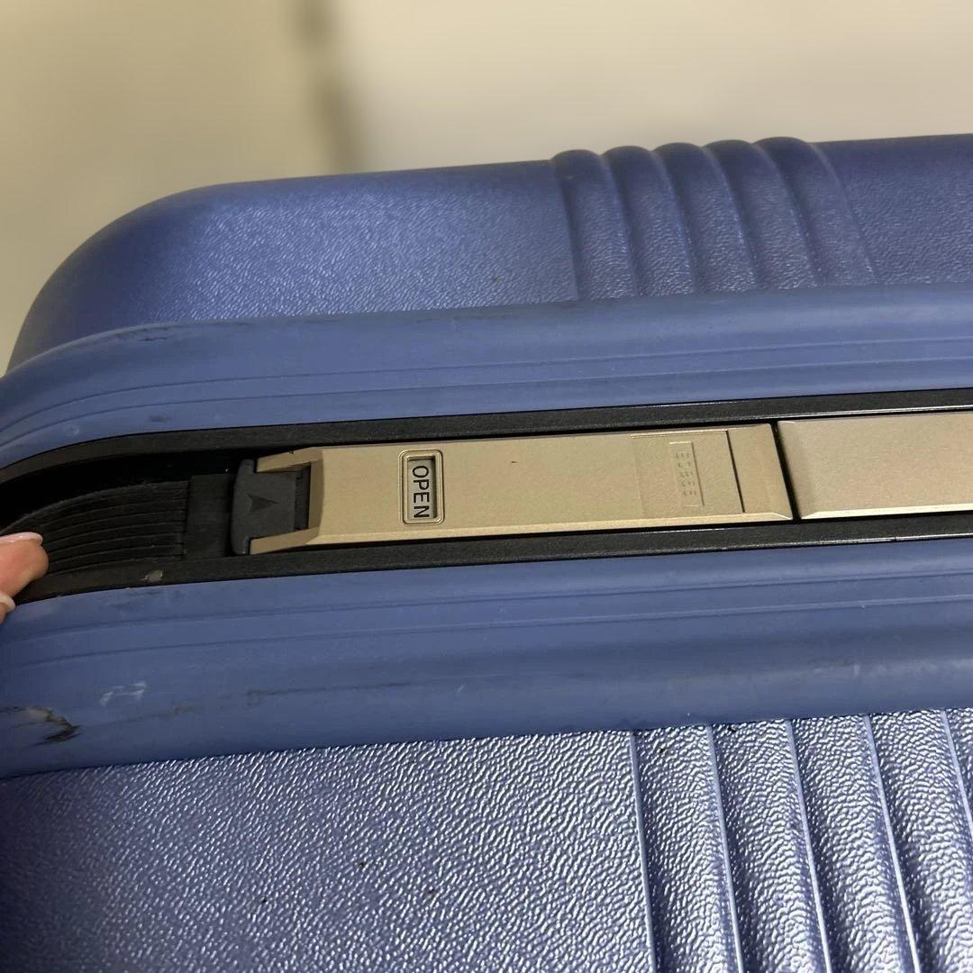 Samsonite 青いスーツケース