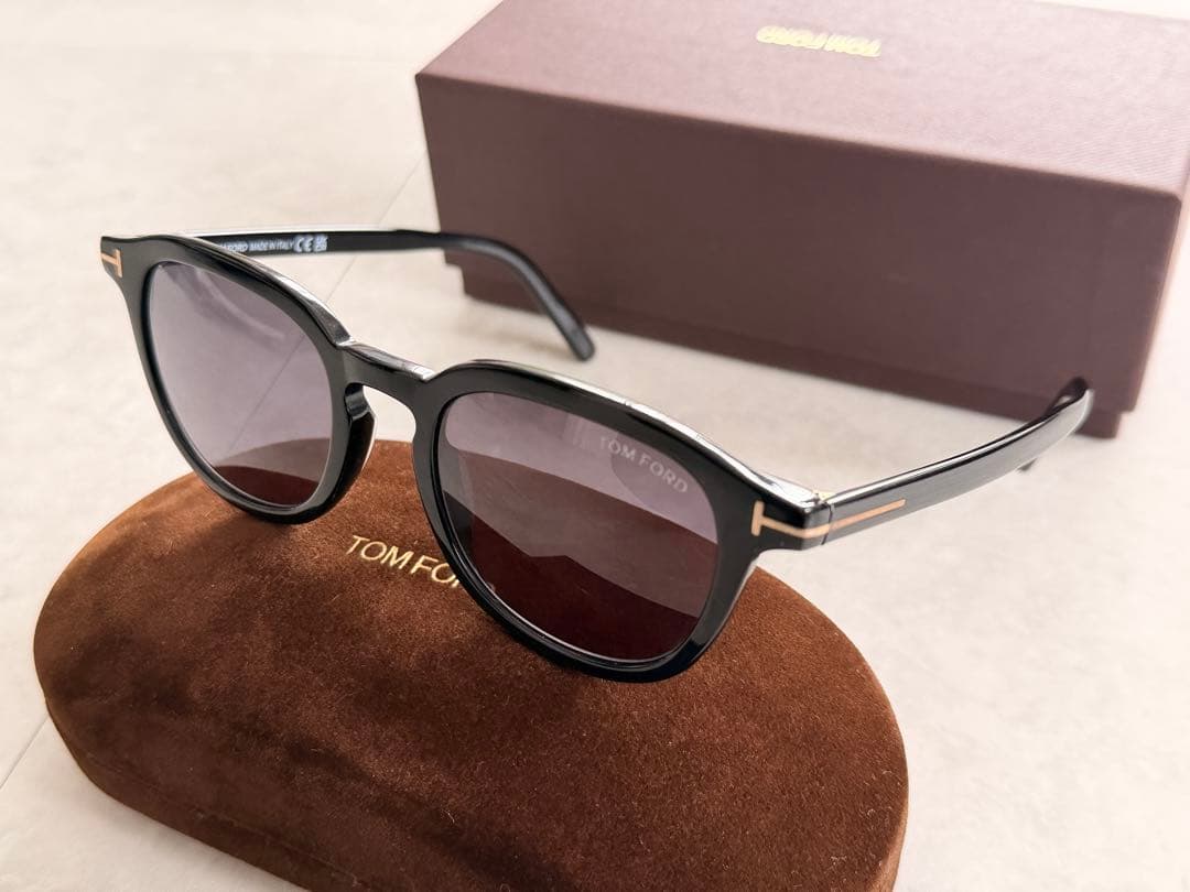 TOM FORD ブラック サングラス TF816 ロンハーマン購入