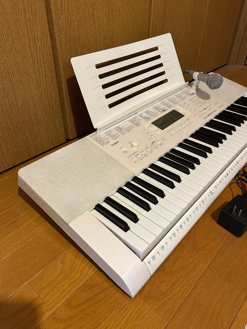 ペダル付き CASIO LK-218 CASIO 電子ピアノ　光ナビゲーション
