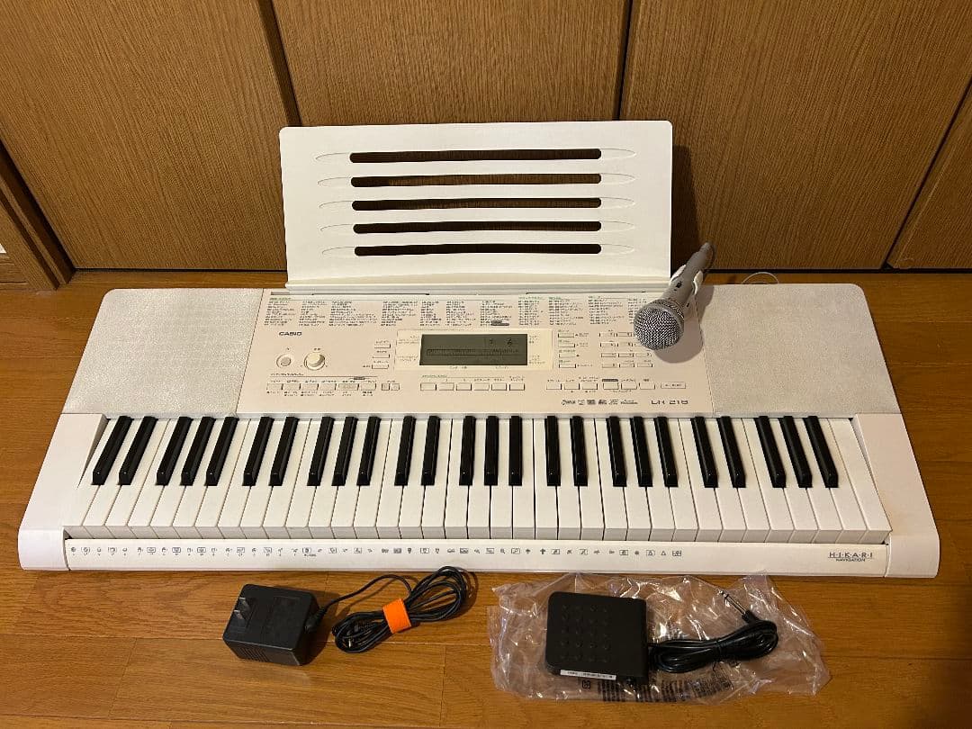 ペダル付き CASIO LK-218 CASIO 電子ピアノ　光ナビゲーション