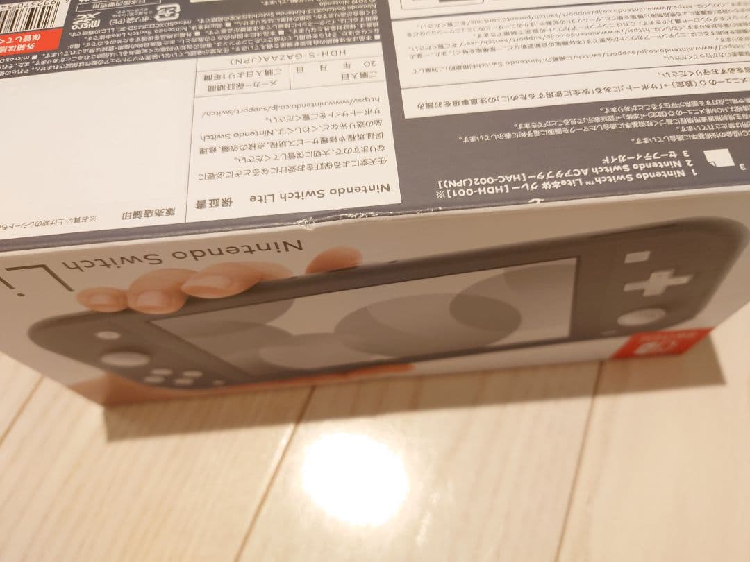 【新品★ニンテンドースイッチ　ライト/　グレー】箱にキズあり
