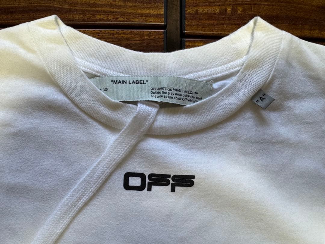 Off-White Tシャツ