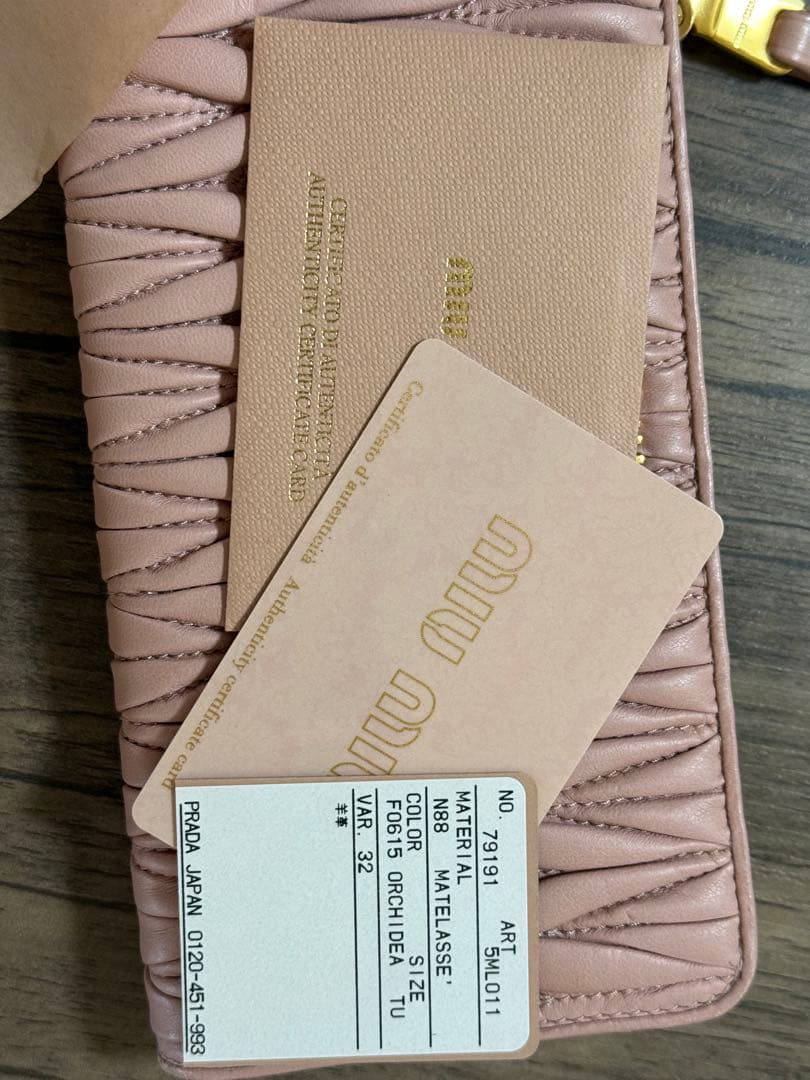 miu miu ピンクレザー財布