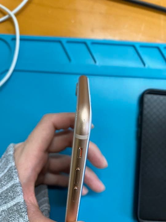 iPhone 8 Gold 64 GB SIMフリー　ジャンク