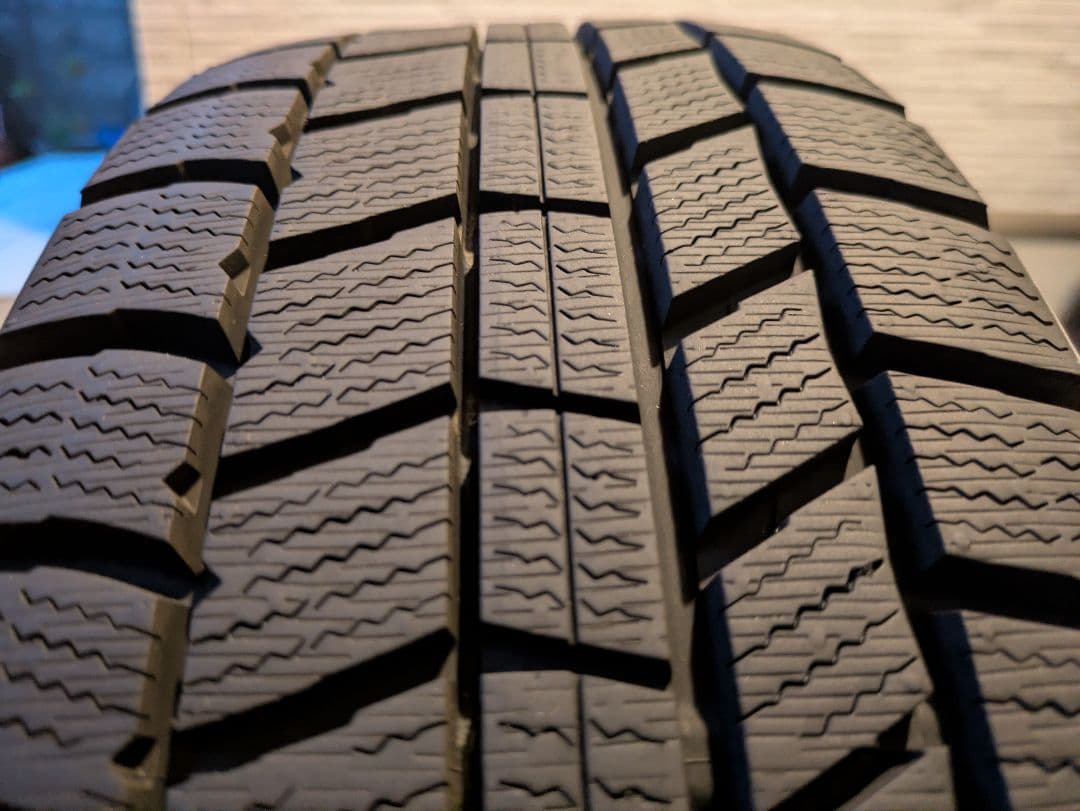 スタッドレスタイヤ 185/60R15 ４本セット2024年製　シエンタ