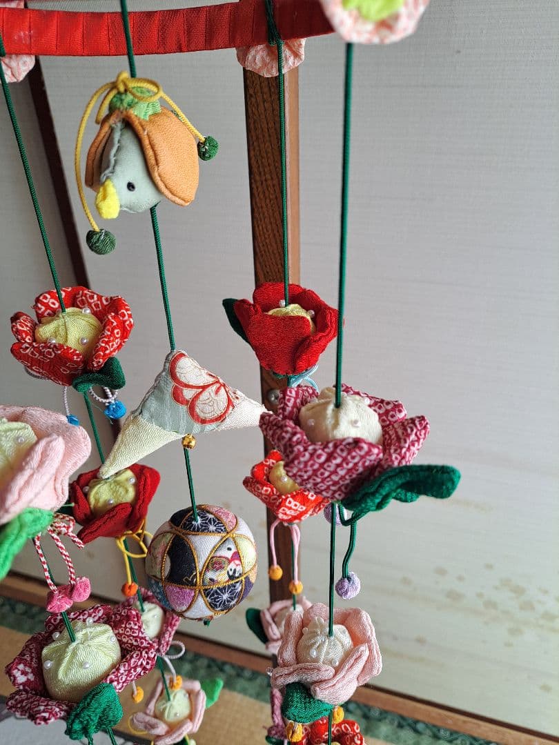 新春を飾る椿の輪飾り 　さげもん ちりめんハンドメイド
