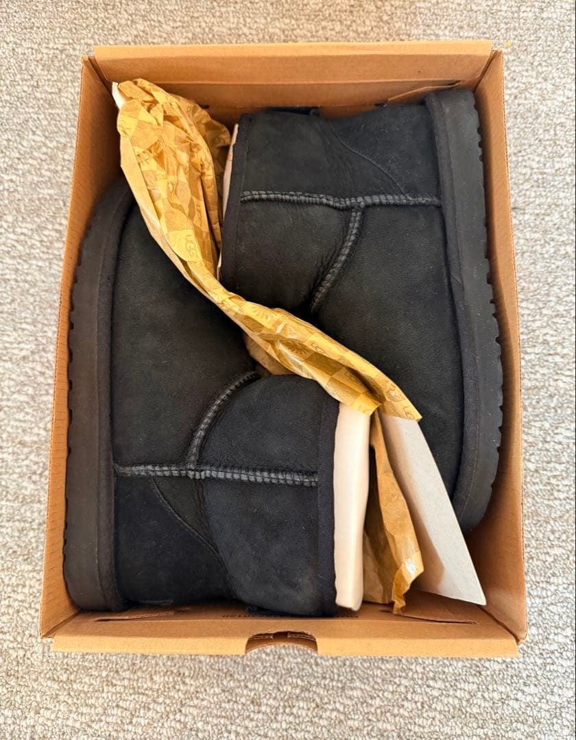 美品UGG クラシックミニ　ブラック　ムートンブーツ 7/24cm
