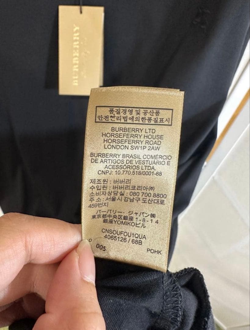 BURBERRY 【試着のみ！！】ブラック Vネック Tシャツ