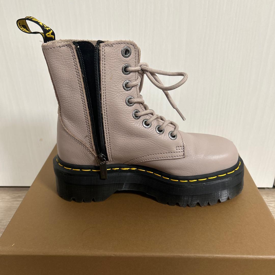 Dr.Martens 8 ホールブーツ　ベージュ　ドクターマーチン　UK4
