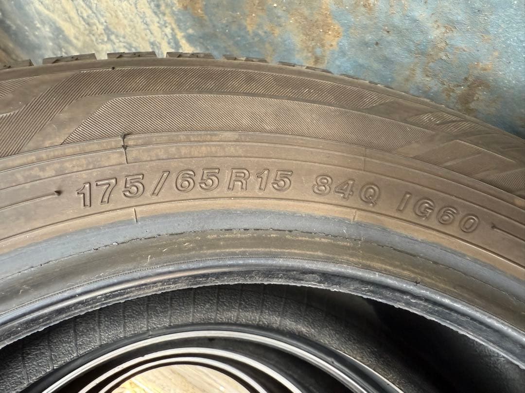 ヨコハマスタッドレス175／65R15 84Q深溝