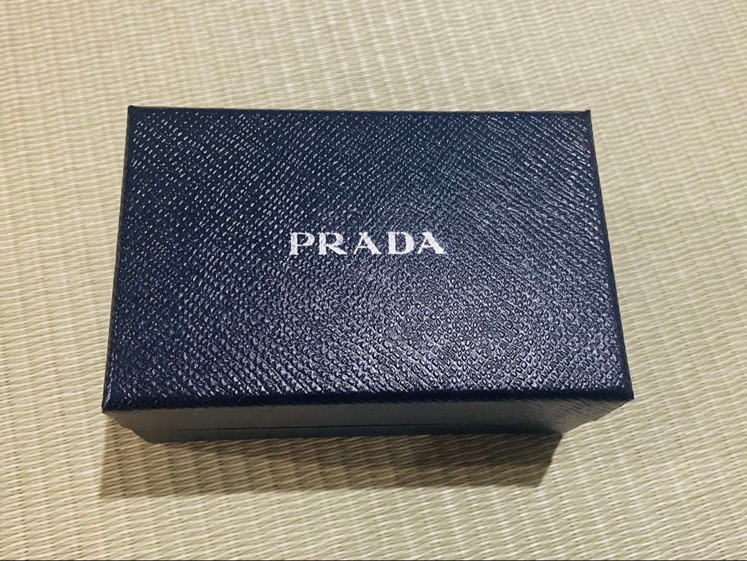 PRADA 三つ折りコンパクト財布