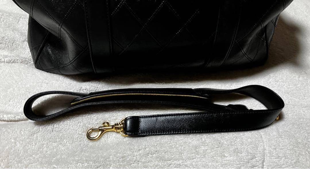 CHANEL ボストンバック肩紐付き