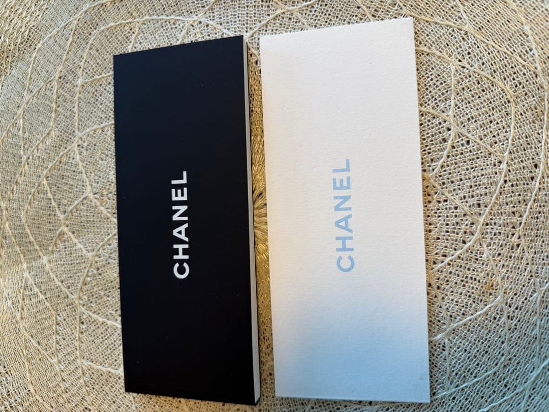 CHANEL スクエア型 ブラックメガネ（調光レンズ）