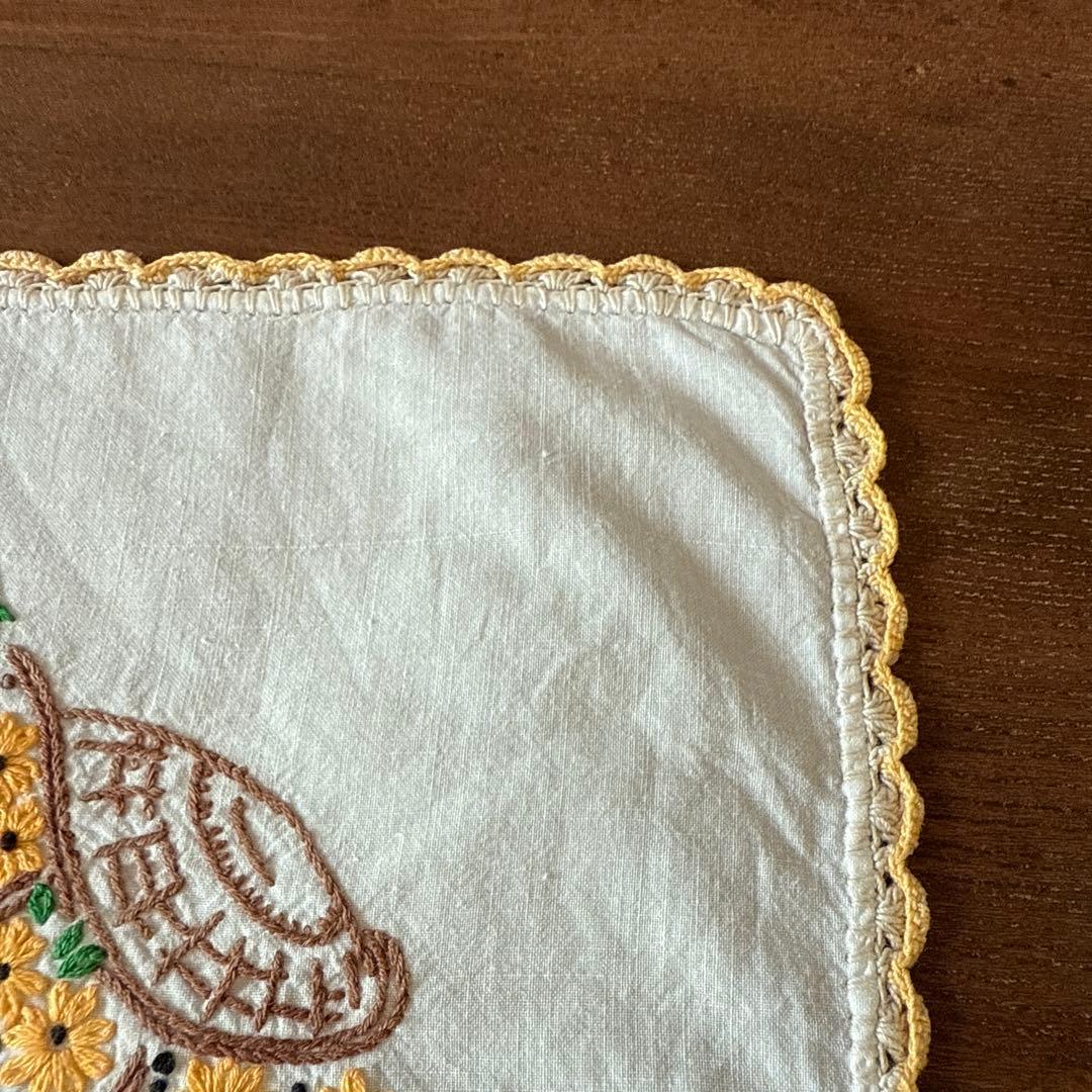 SALE❣️フランスアンティークஐ⋆*黄色の花籠刺繍の可愛いクロス