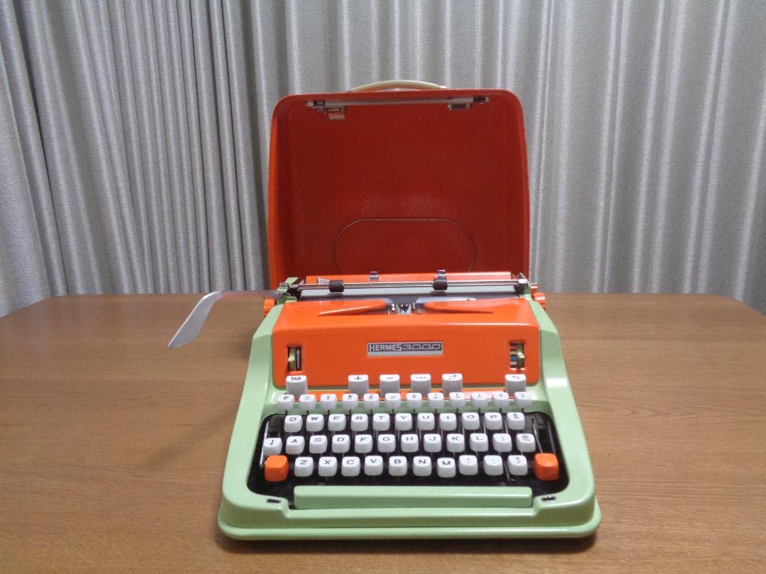 実働品　HERMES3000 エルメスタイプライター ポップ調にカスタムカラー