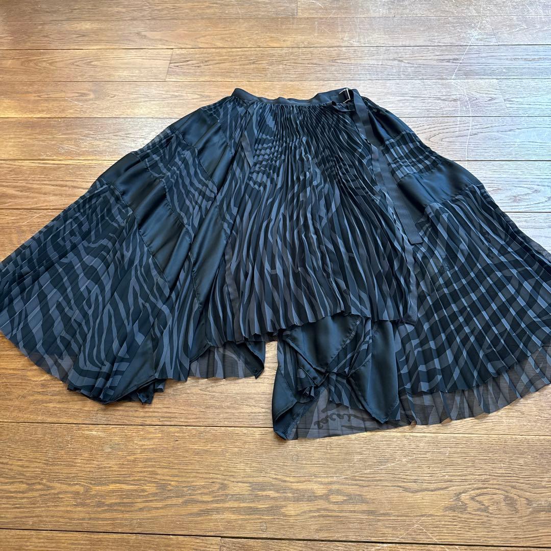 sacai プリーツスカート