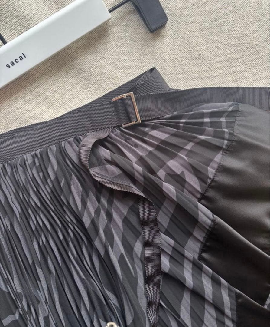 sacai プリーツスカート