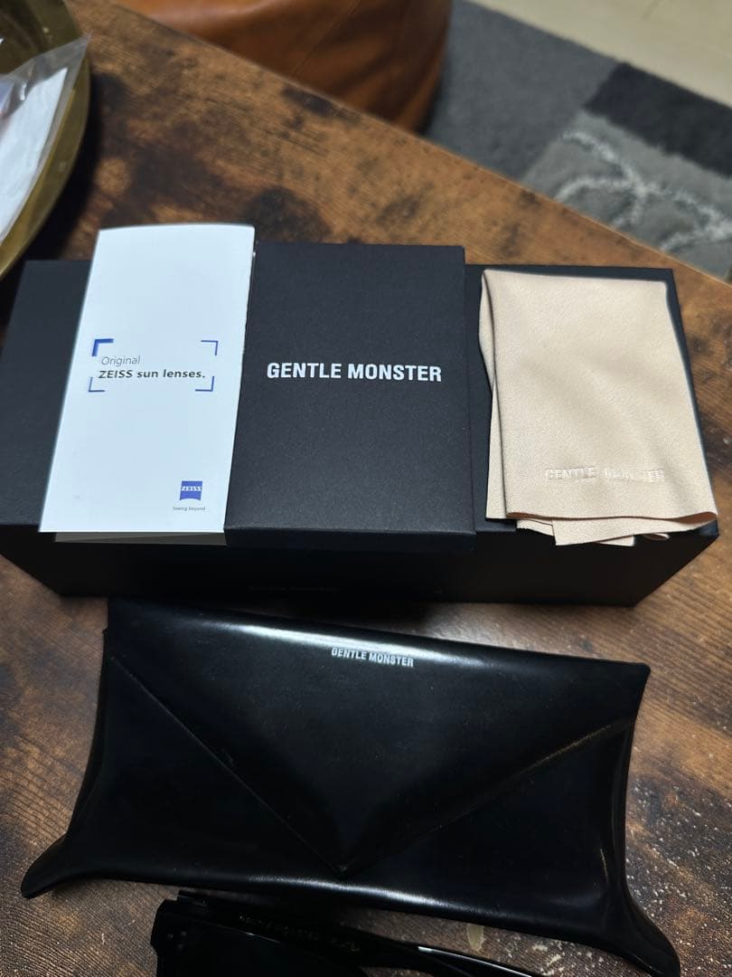 GENTLE MONSTER スクエア型サングラス HER