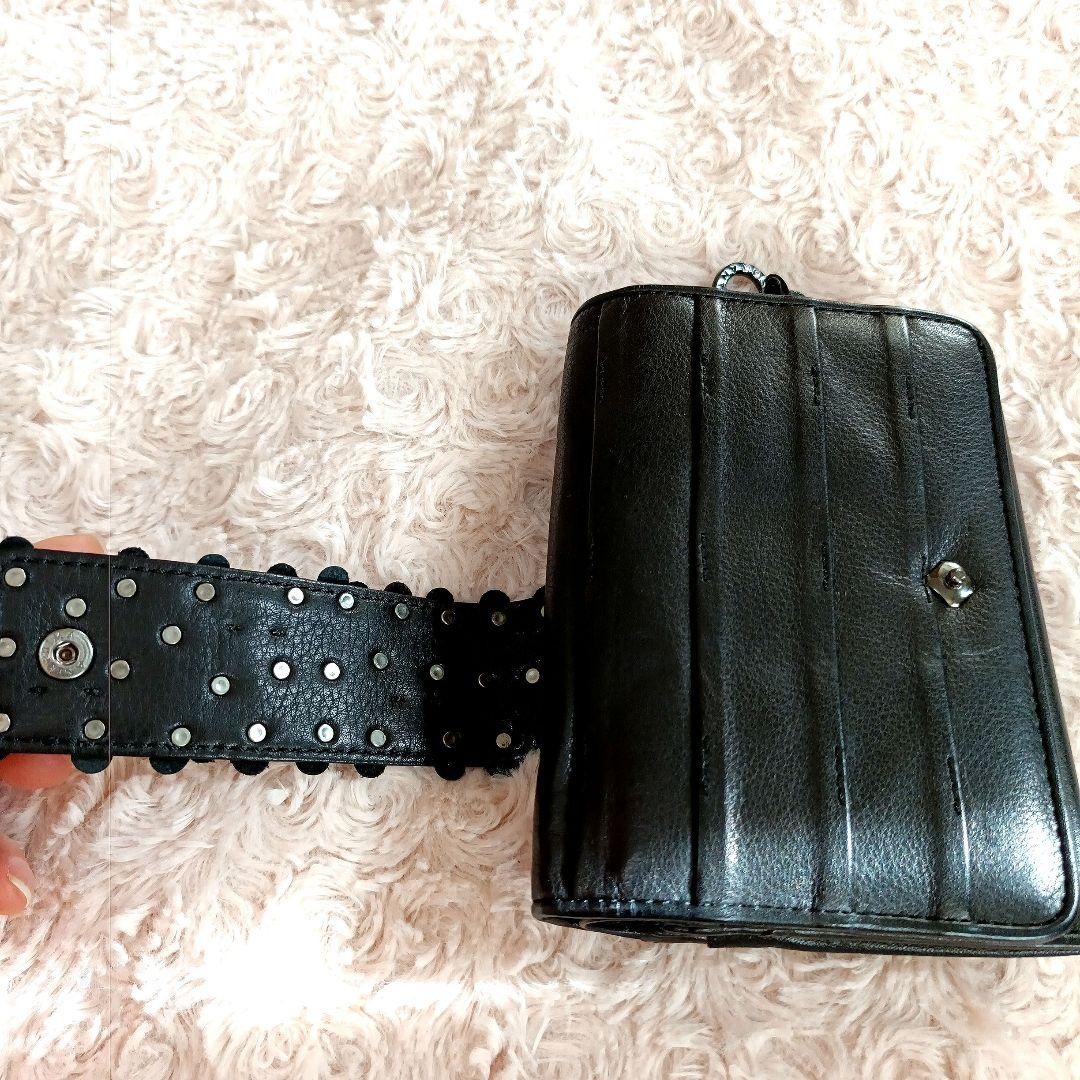 ANTEPRIMA 　本革　花装飾付き黒二つ折り財布　柔らかレザー　シボ革