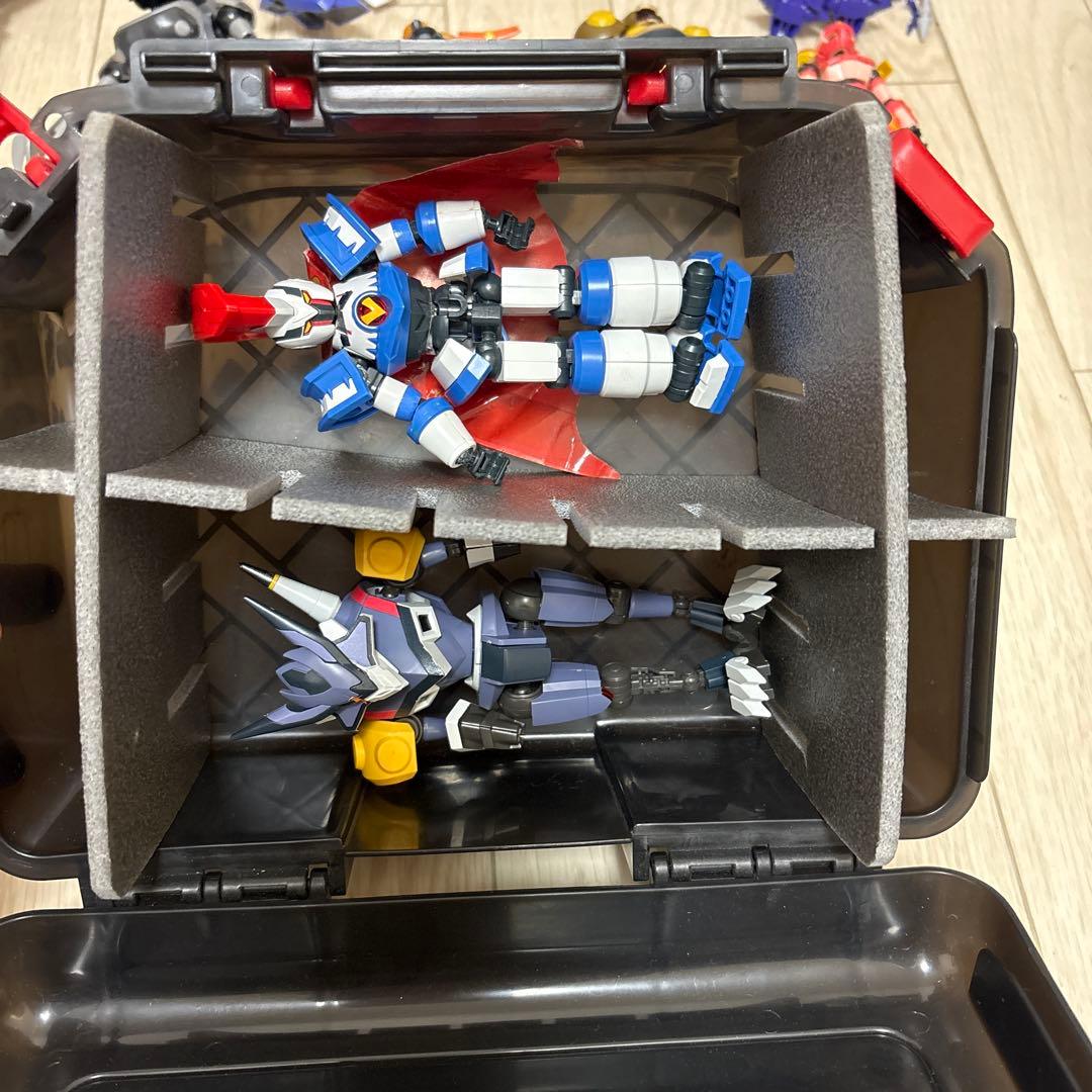 ダンボール戦機プラモデルまとめて！持ち運びケース付き　送料込み
