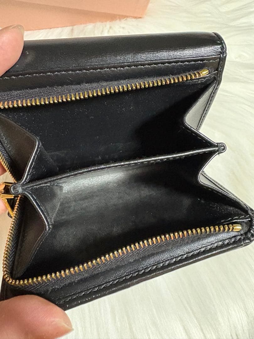 MIU MIU ブラックレザー三つ折り財布