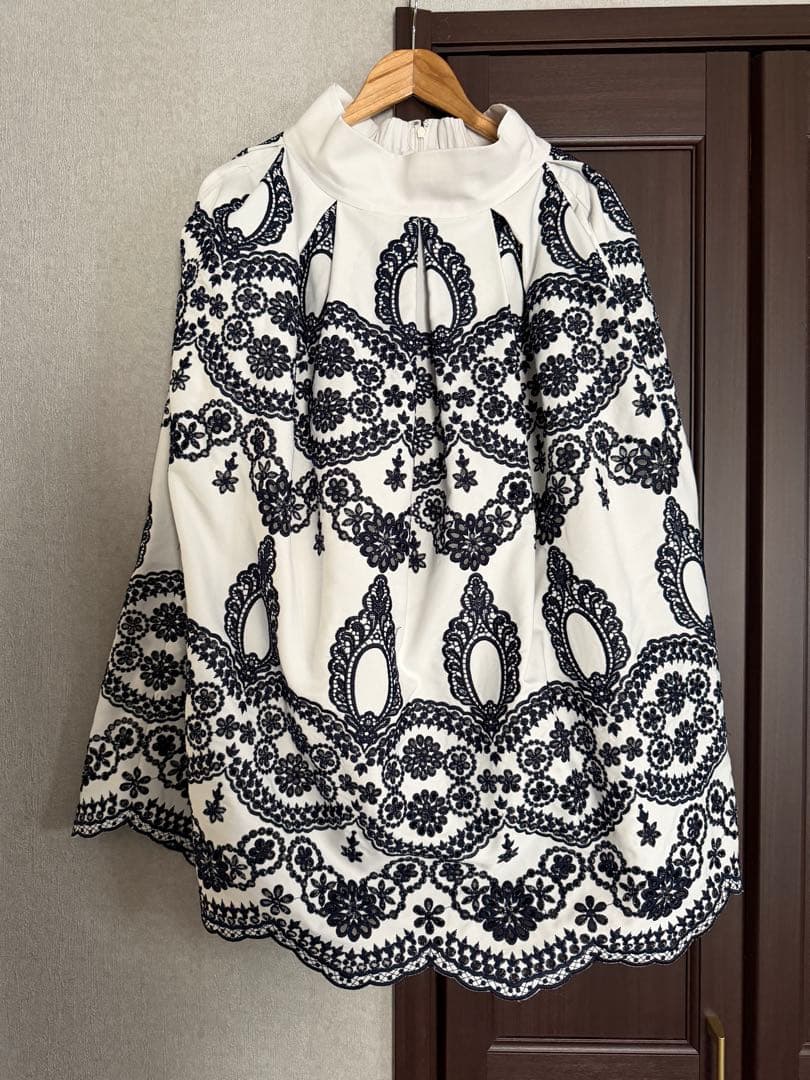 JENNE ジェンヌ　総刺繍BOXタックスカート　Mサイズ　ネイビー