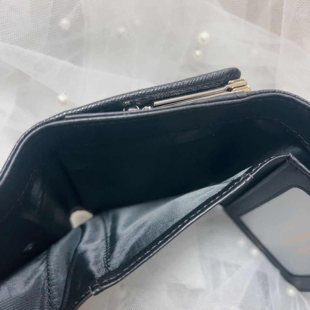 Vivienne Westwoodブラック三つ折り財布