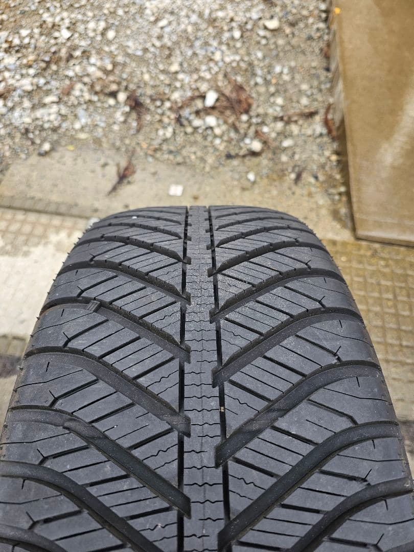グッドイヤーVector4Season235/50R18オールシーズンタイヤ4本