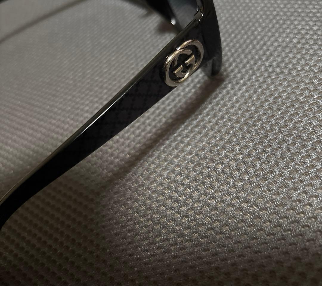 GUCCI ブラック オーバルサングラス　シルバー