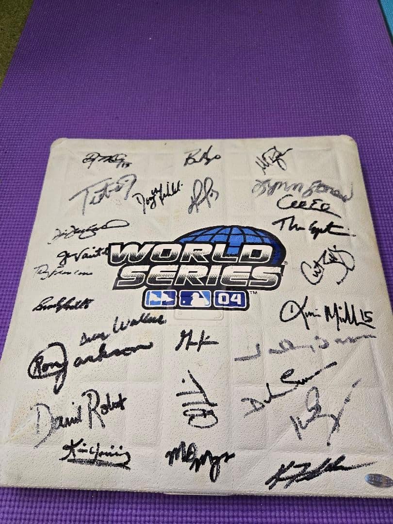 2004レッドソックスチームサインベース WORLD SERIES 04