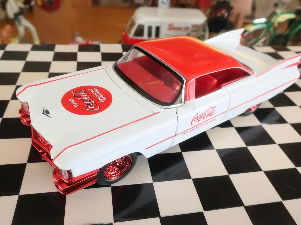 コカコーラ 1959 キャデラック エルドラド ヘッドライト点灯