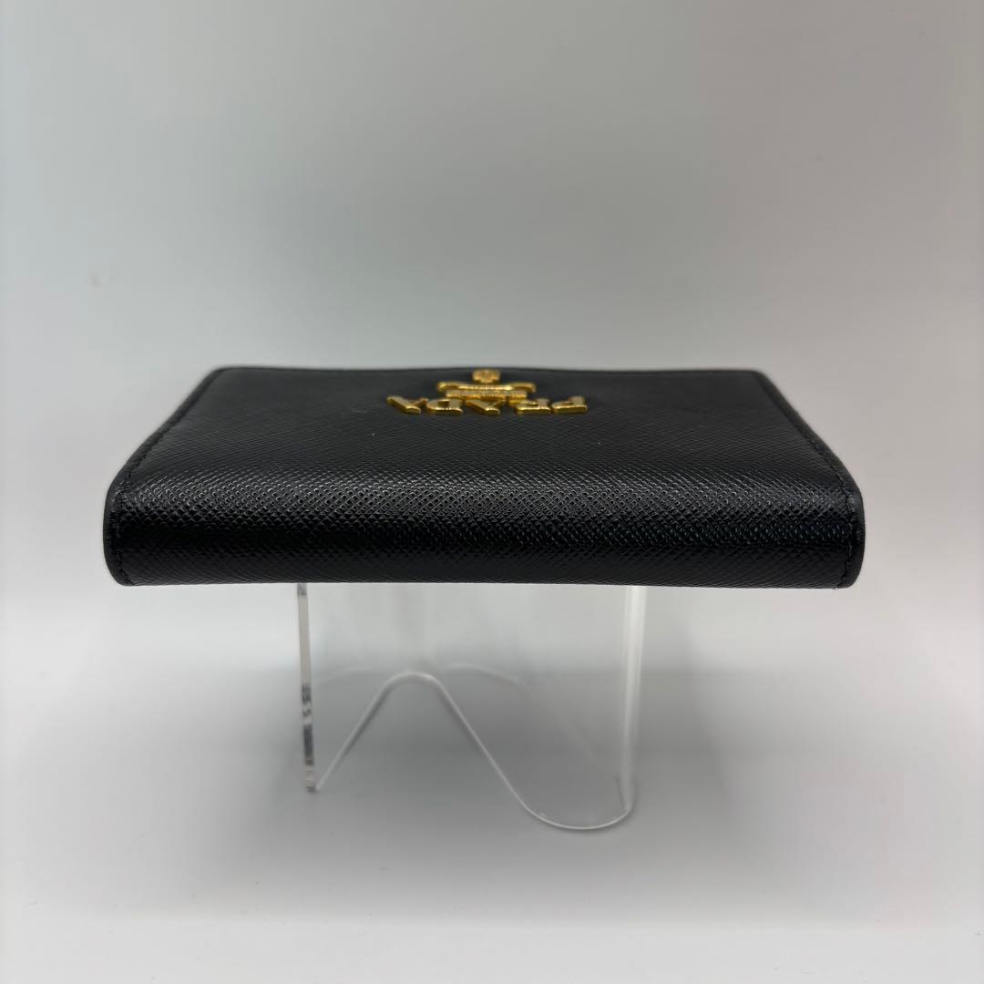 PRADA カードケース　名刺入れ　ブラック　サフィアーノ　メタル　ロゴ　金