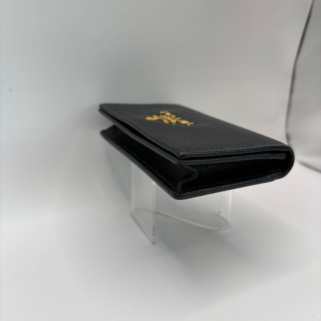 PRADA カードケース　名刺入れ　ブラック　サフィアーノ　メタル　ロゴ　金