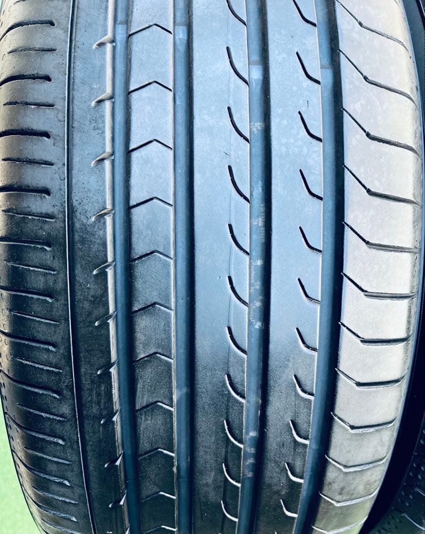 225/55 R17、YOKOHAMA BluEarth-RV03、23,24年