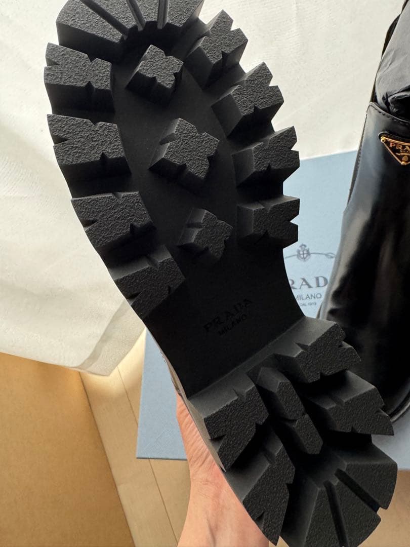 【PRADA】未使用 ブラッシュドレザーブーティー サイズ38