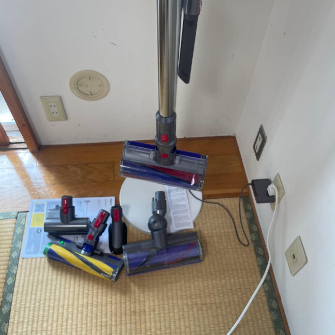Dyson SV22 V15 Detect の出品です。