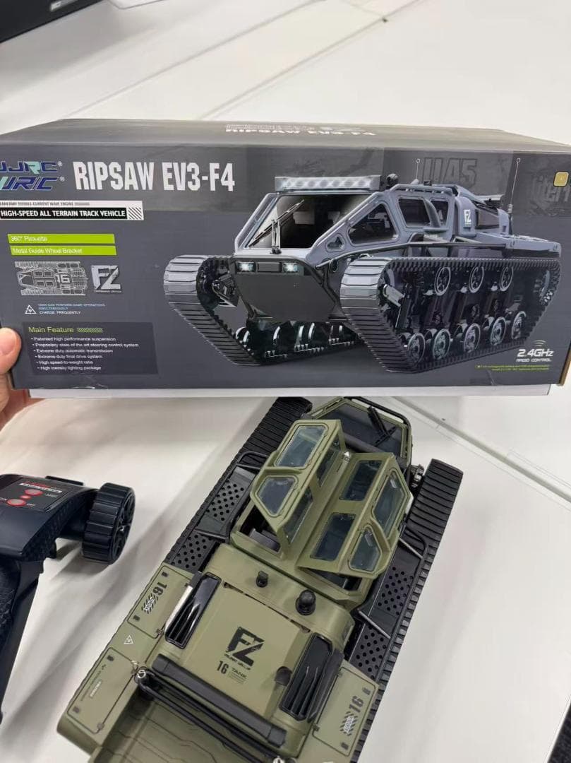 ラジコンカー クローラー RCカー 高速 戦車 2.4Ghz E8812 中古