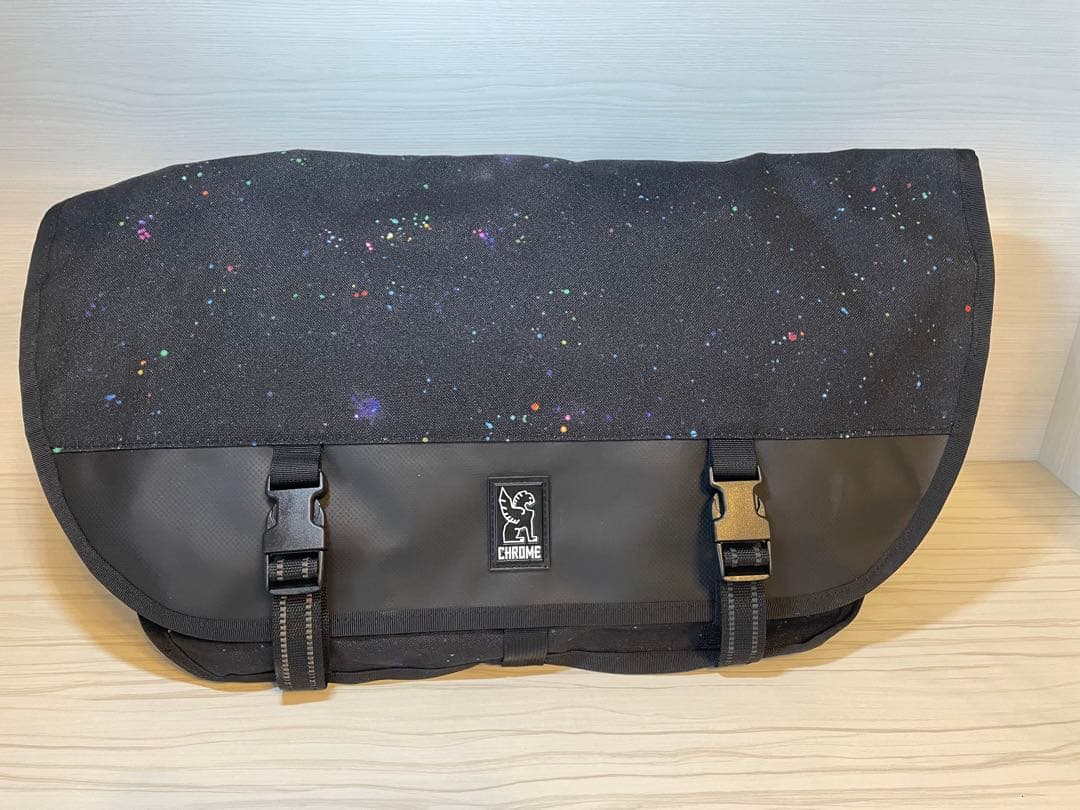 バッグ CHROME CTZ MESSENGER BAG TOKYO NEON