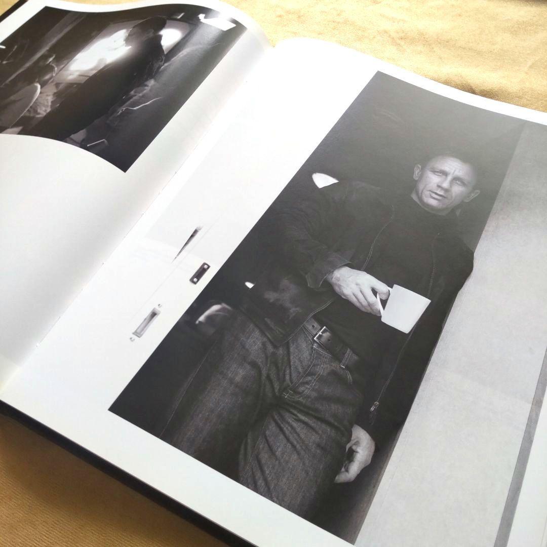 映画『007／慰めの報酬』の撮影現場を記録した写真集 BOND ON SET
