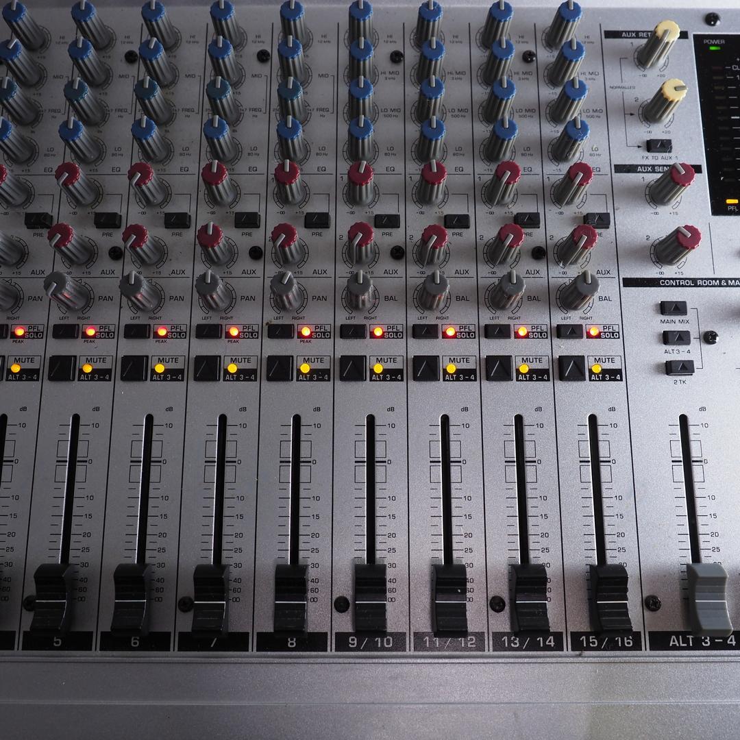 BEHRINGER MX2004A 　ACアダプターなしだけど動作確認済品