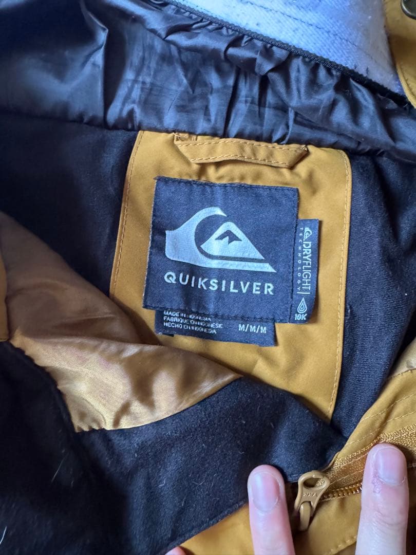 ま*様 Quiksilverゴアテックス　スノーボードウェアセ　M 上下セット