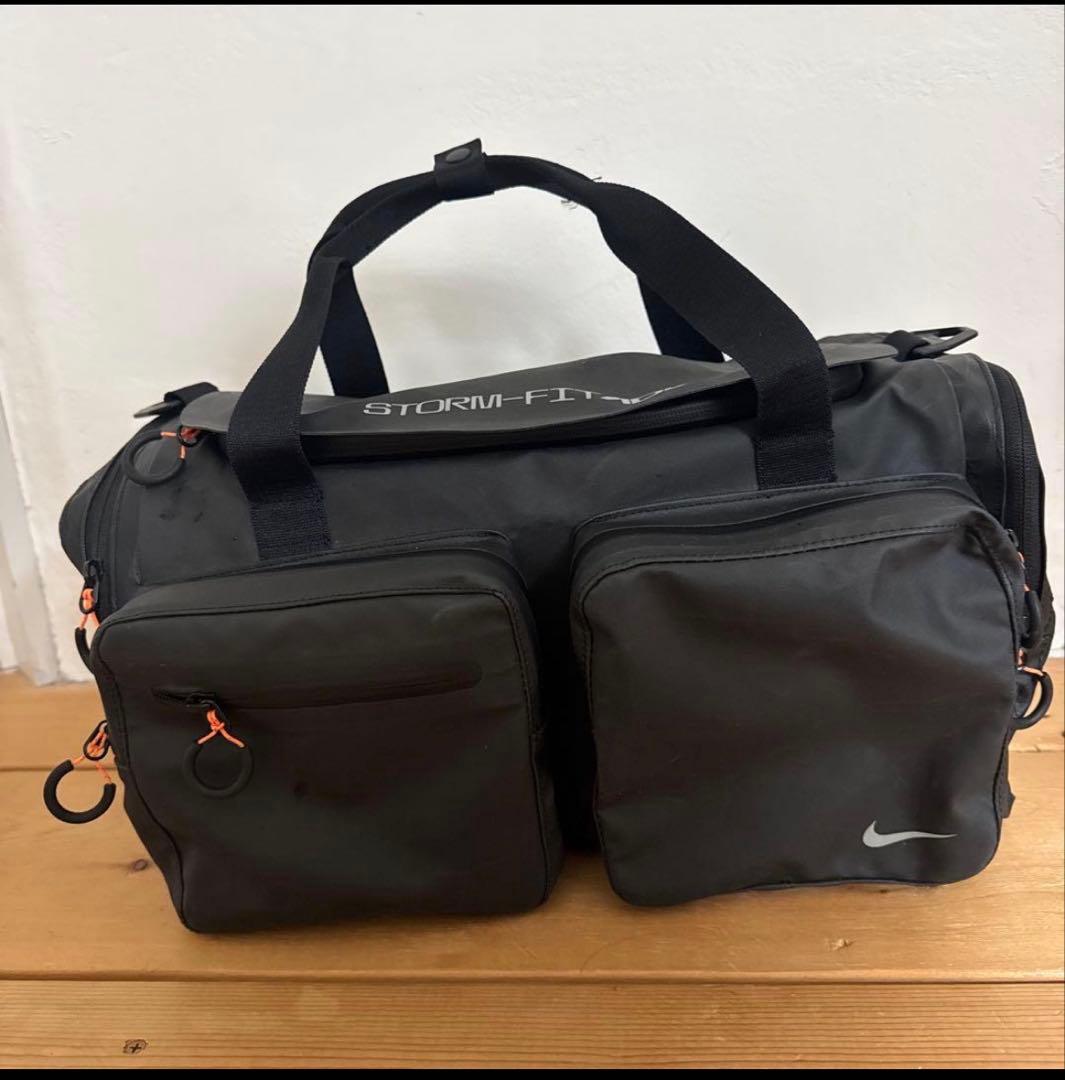 Nike STORM-FIT ブラック ボストンバッグ