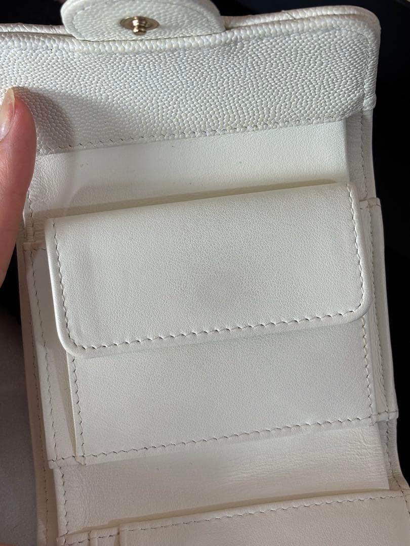 CHANEL マトラッセ キャビアスキン レザー 三つ折り財布 アイボリー 白