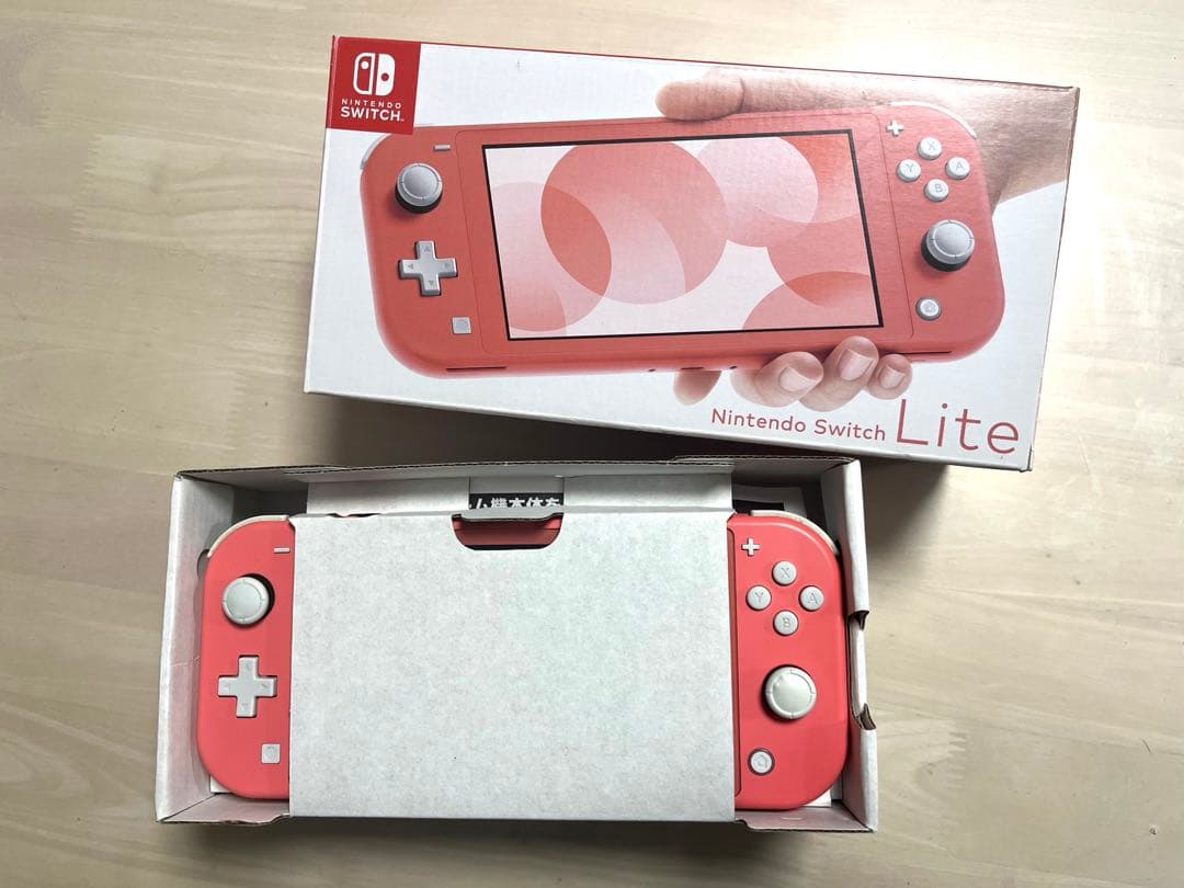 Nintendo Switch LITE コーラル